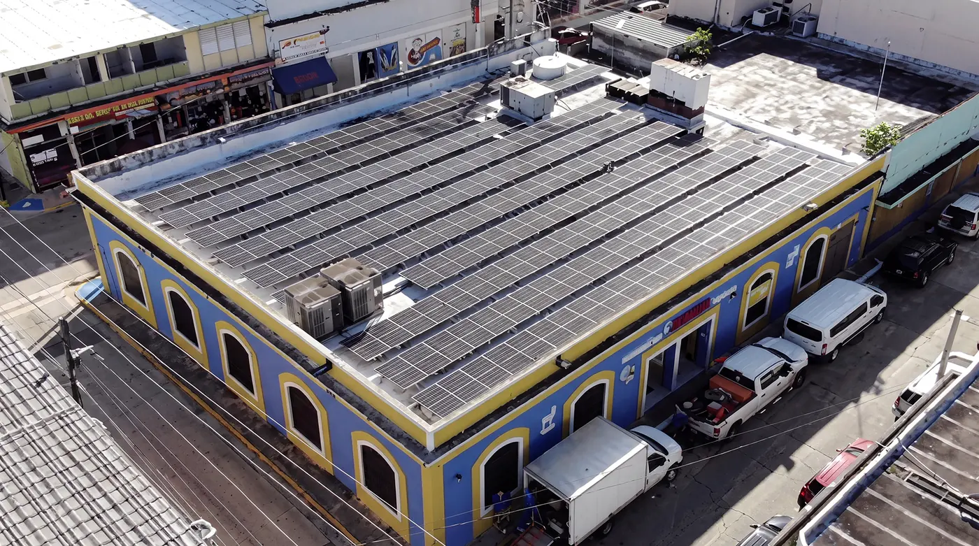 Farmacia Central, Humacao — sistema fotovoltaico sobre techo
